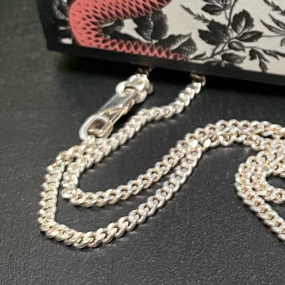Authentic GUCCI
G Bar Pendant Necklace - Picture 7 of 12